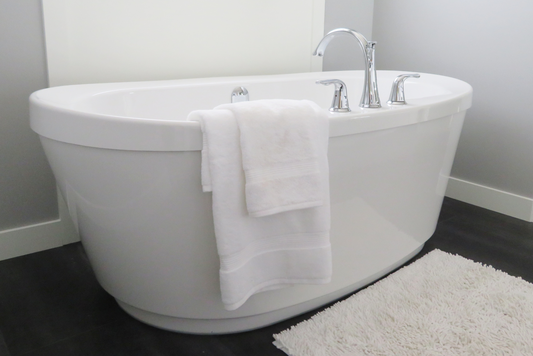 Cleaning the Bath with Bar Keepers Friend
