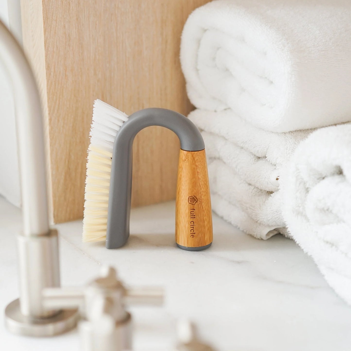 Full Circle Grunge Buster Tile & Grout Brush